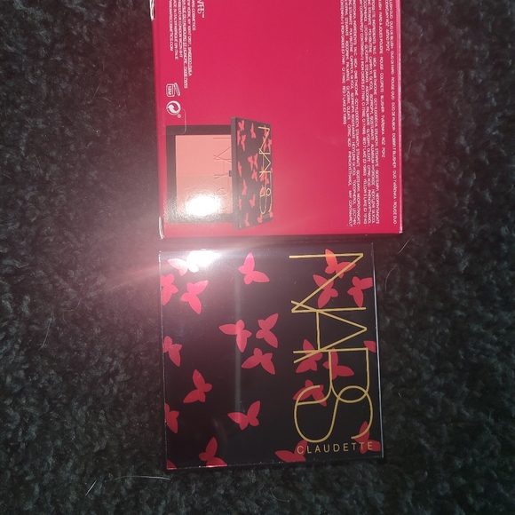 Makeup - Picture 2 of 3